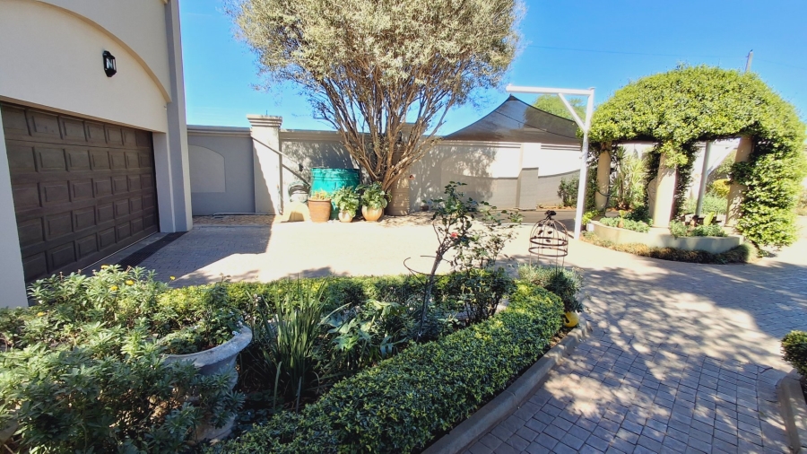 5 Bedroom Property for Sale in Roodia Free State